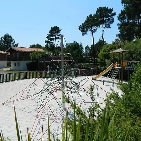 Dans Village 3* * Паранти-ан-Борн